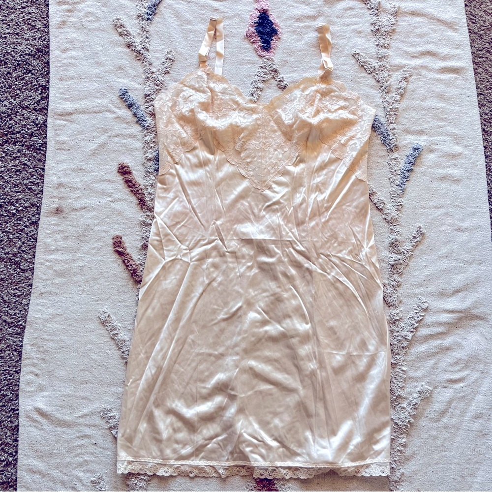 Vintage Vanity Fair Cream Nylon Lace Chemise Slip Dress Made in USA 38